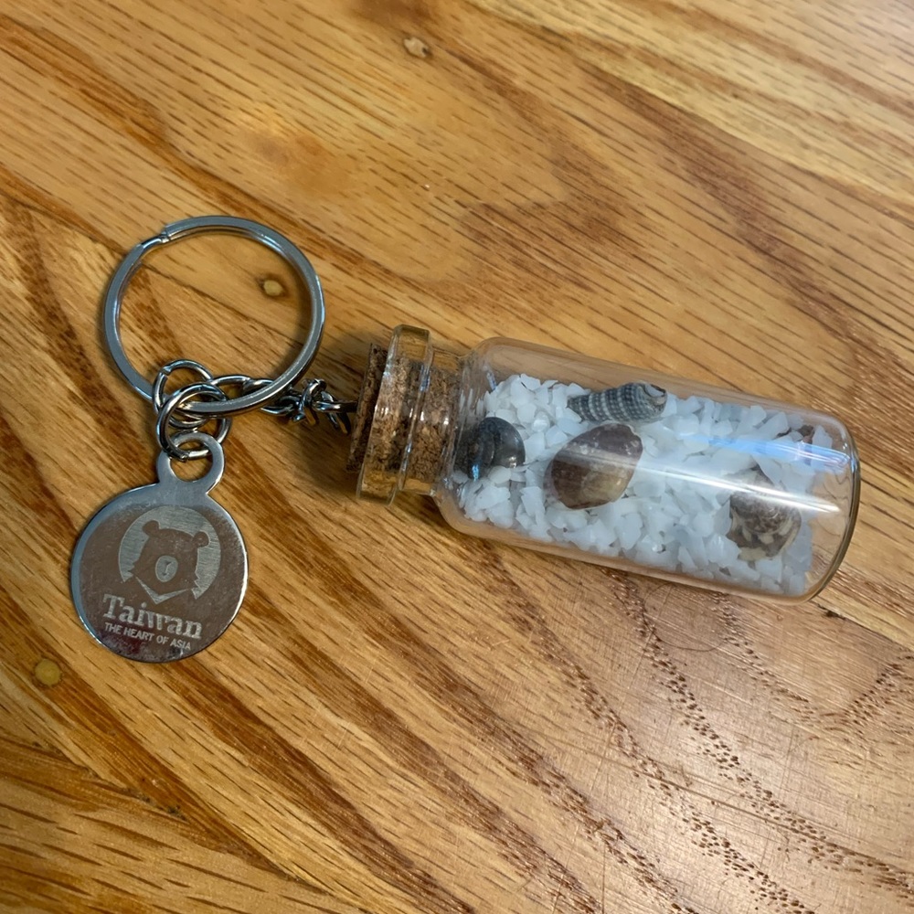 🎉Host Pick🎉 Taiwan Seashells Ocean White Rocks Key Chain - Picture 2 of 2